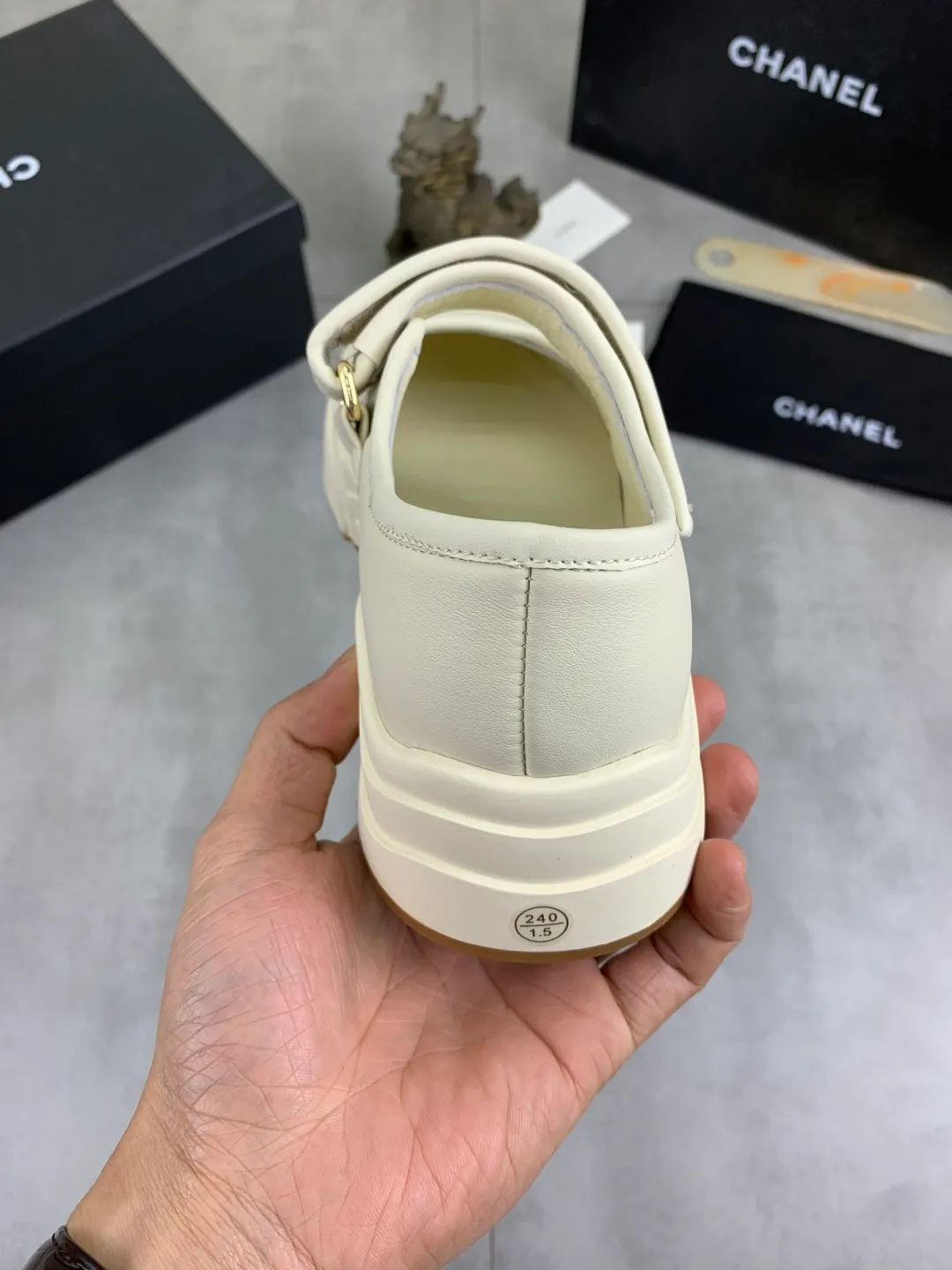 Men's men's shoes 💰P562 new high quality Chanel 25k spring counter new top quality [proud] This boot is really a lucky star for small people, thick sole 5cma more refined rhombus, slim legs, the key is very comfortable upper foot: imported cowhide lining: sheepskin lining outsole: genuine molded tpu outsole ~ 5cm heel height Color: 3️⃣ colors available Size: 35-40 (41 made to order, non-refundable)